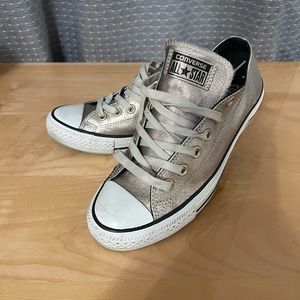 Converse , size 7.